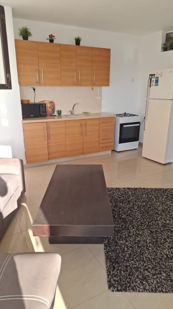 דירת 3 חדרים מרוהטת עם נוף לים להשכרה בברוך רם, נתניה-2