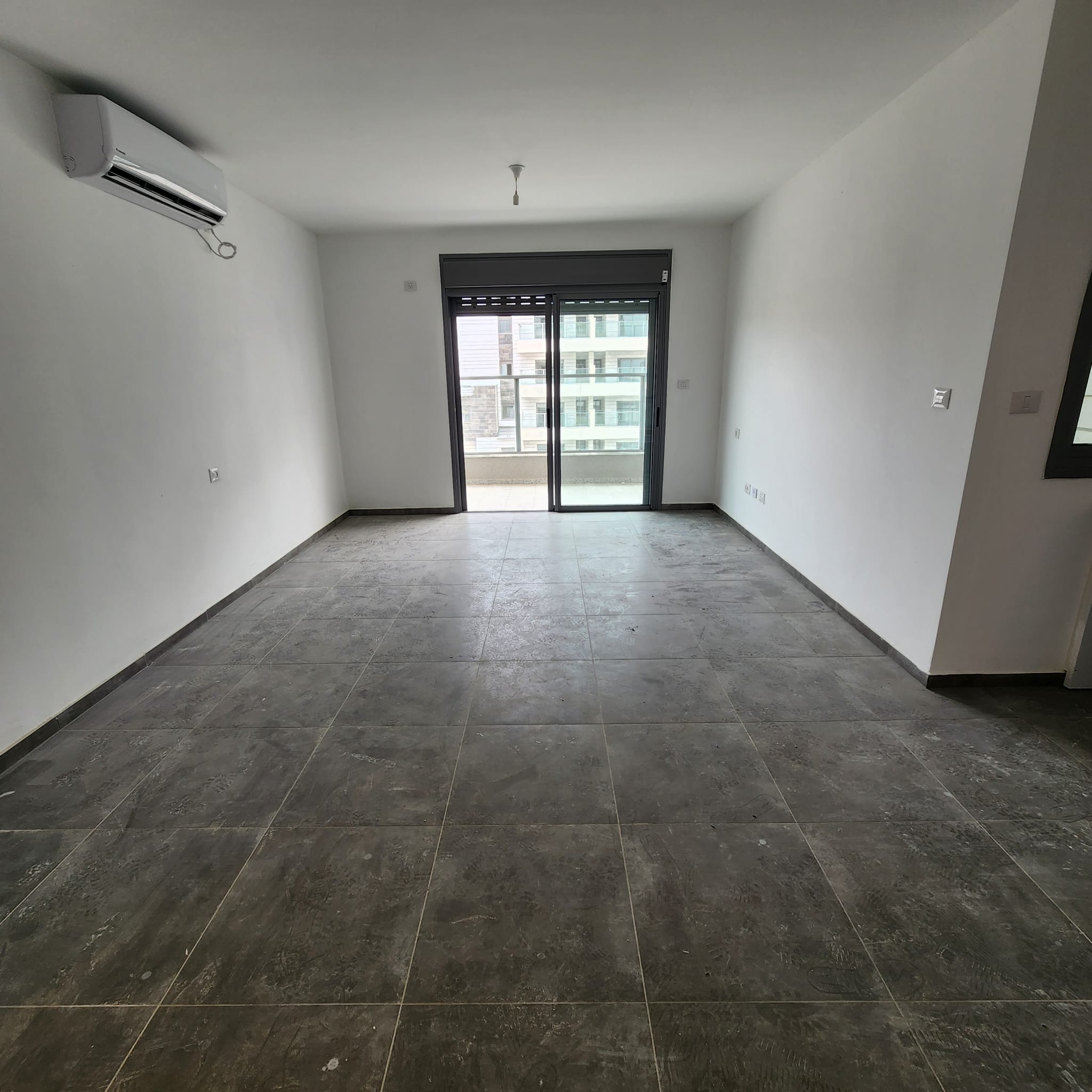 דירת 4 חדרים 100 מ"ר בהלחי | חנייה תת קרקעית | בני ברק