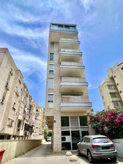 למכירה דירה 5 חד באמיל זומרשטיין 20 נתניה