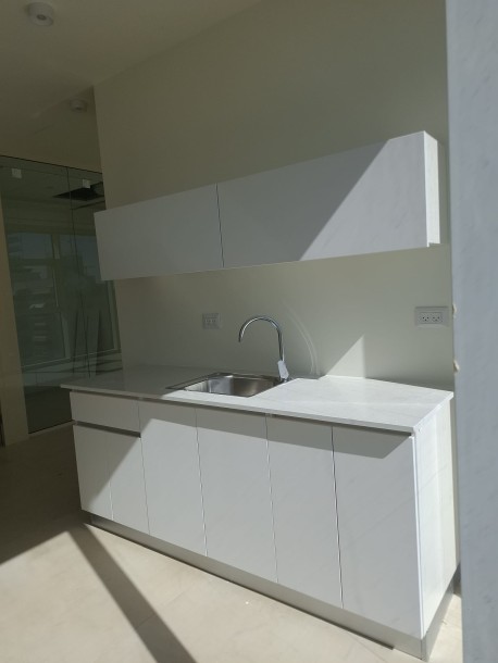 משרד 4 חדרים 99 מ"ר בחלוצים | מעלית וחנייה | נתניה-1