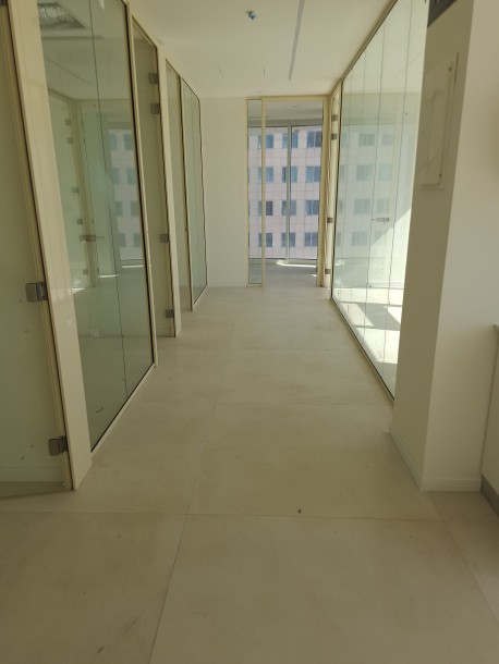 משרד 4 חדרים 99 מ"ר בחלוצים | מעלית וחנייה | נתניה-2