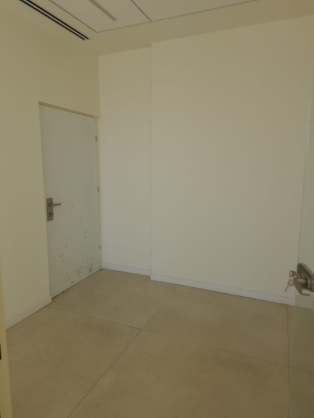 משרד 4 חדרים 99 מ"ר בחלוצים | מעלית וחנייה | נתניה-3