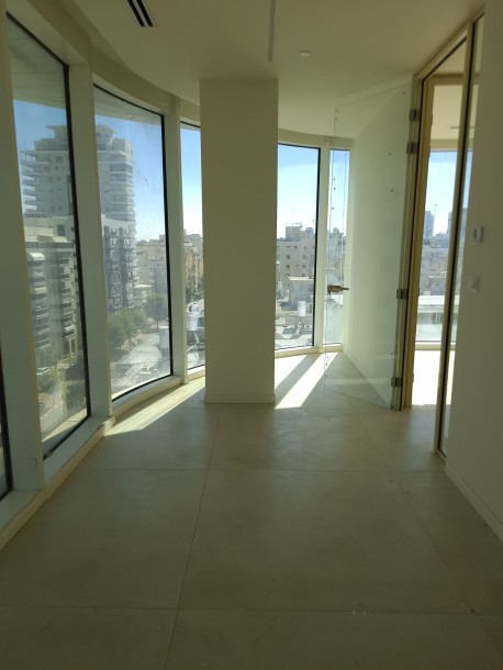 משרד 4 חדרים 99 מ"ר בחלוצים | מעלית וחנייה | נתניה-5