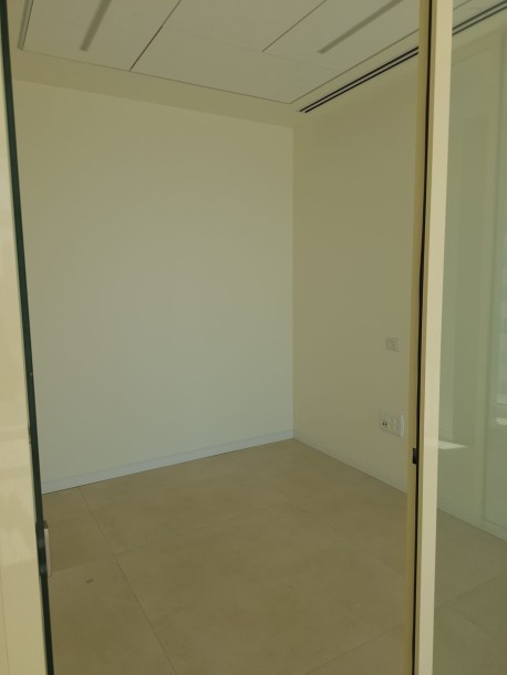 משרד 4 חדרים 99 מ"ר בחלוצים | מעלית וחנייה | נתניה-7