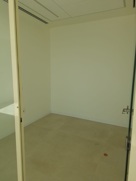 משרד 4 חדרים 99 מ"ר בחלוצים | מעלית וחנייה | נתניה-8