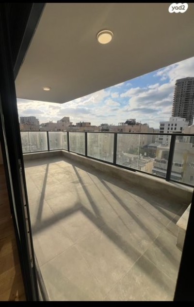 למכירה דירה 5 חד בשד' חן נתניה