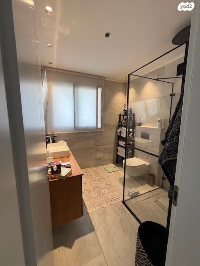 למכירה דירה 5 חד בנוף הטיילת נתניה