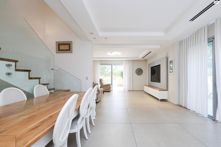 קוטג' 7 חדרים 280 מ"ר 212 מערב | מרתף | אבן יהודה-2