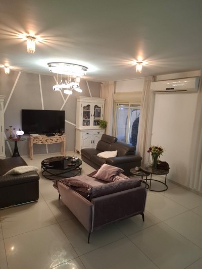 להשכרה בית פרטי/קוטג 6 חד ברמת אפריים נתניה