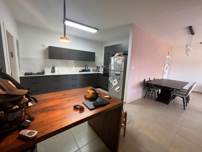 דירת 5 חדרים 150 מ"ר | מרחק הליכה לים | הבריגדה היהודית נתניה-4