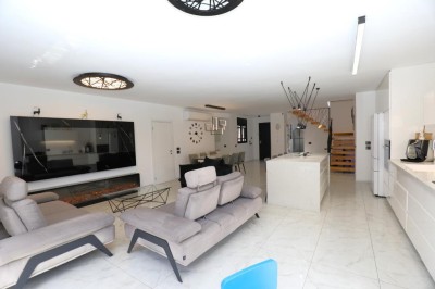 להשכרה דירת גן 6 חד באנילביץ' נתניה