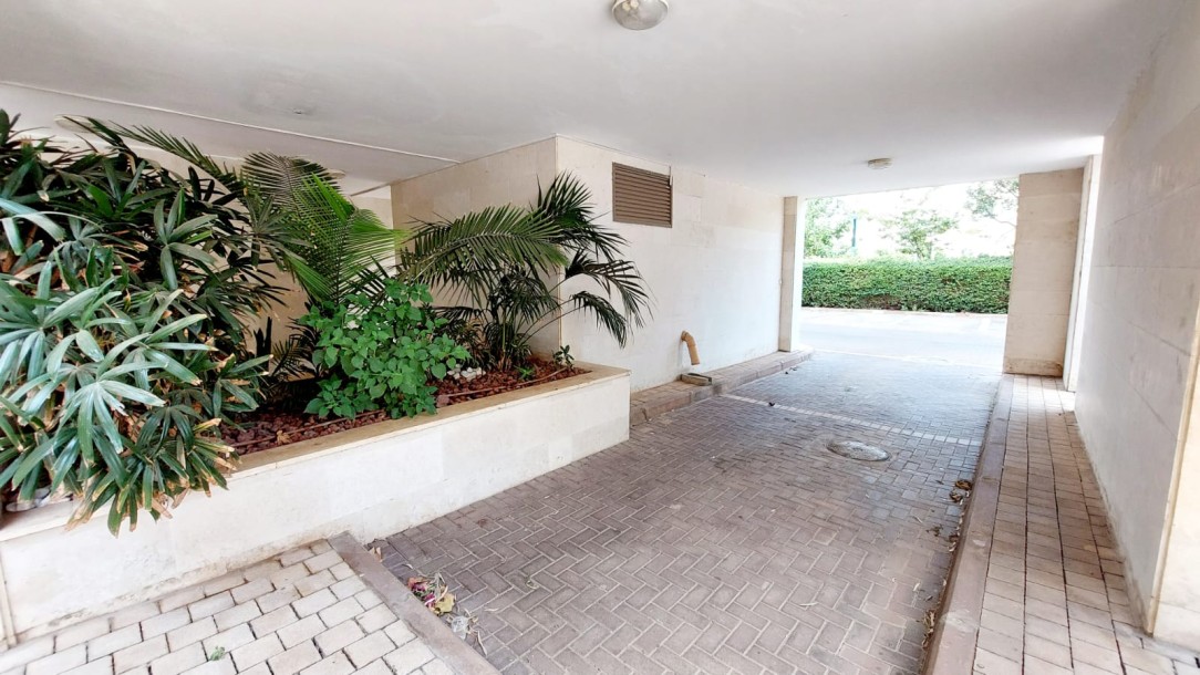 דירת 4.5 חדרים להשכרה 110 מ"ר | מעלית וחנייה | נתניה-0