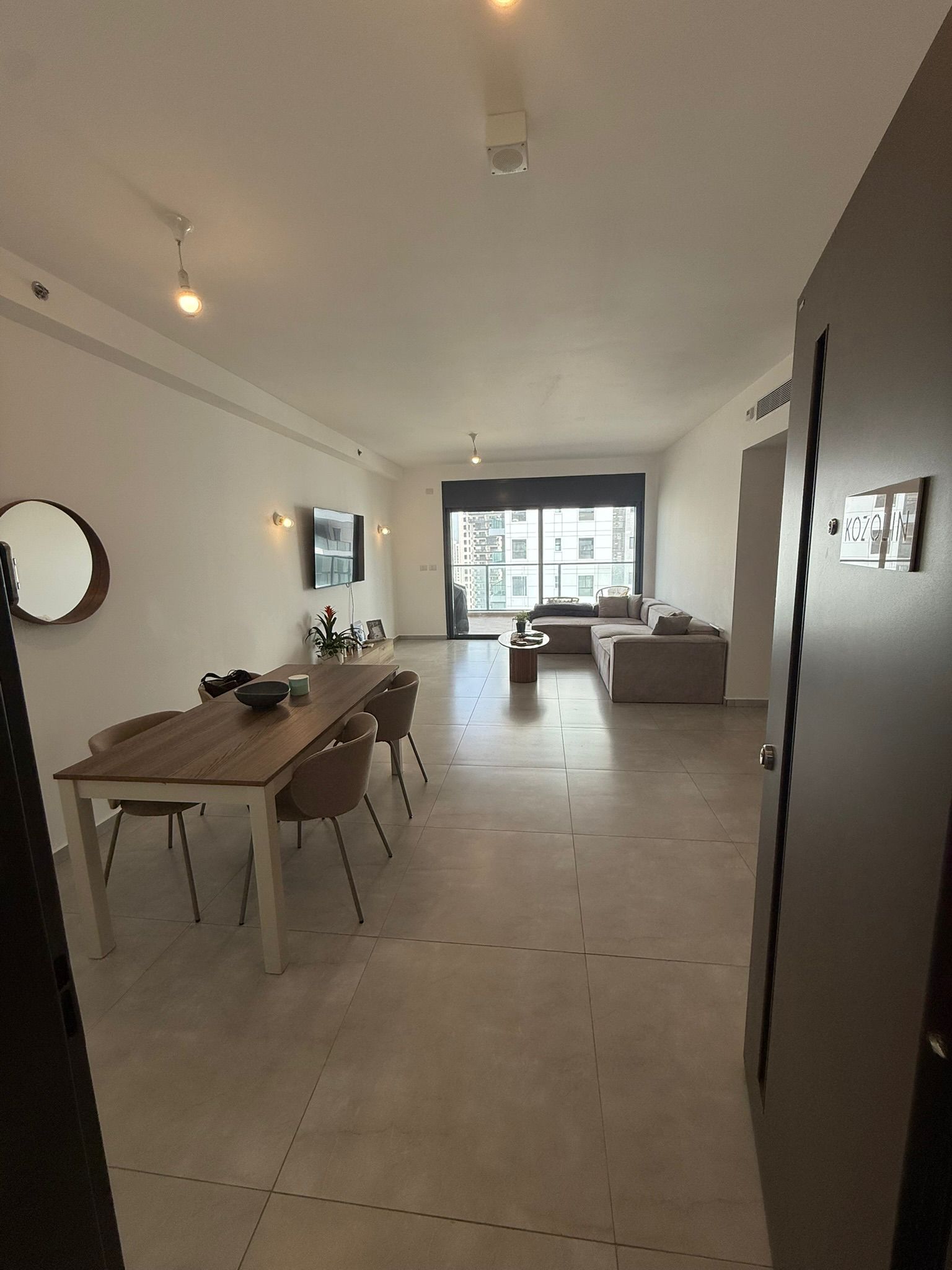 דירת 5 חדרים להשכרה בנוף הטיילת נתניה – קומה גבוהה עם נוף לים