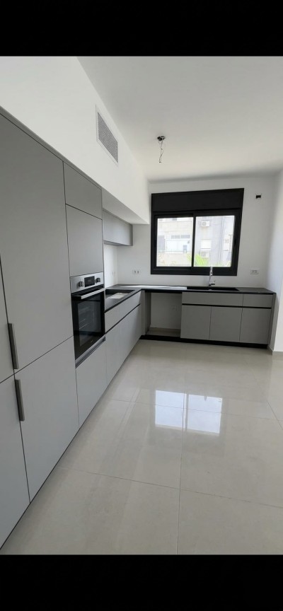 להשכרה דירה 3 חד בסמילנסקי נתניה