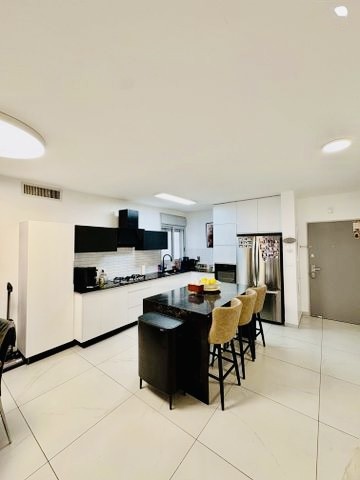 ✨ למכירה | רחוב דיזנגוף | דירת 4 חדרים 112 מ”ר + מרפסת 14 מ”ר | מיקום אידיאלי ✨-1