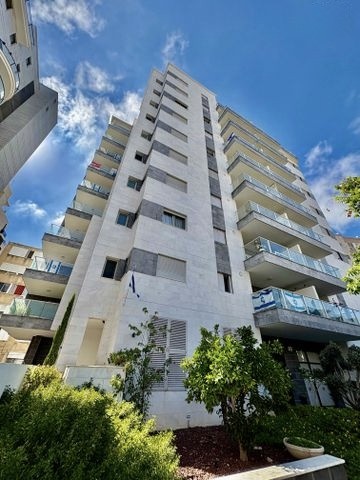 למכירה דירה 4 חד בדיזנגוף נתניה