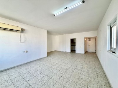 למכירה דירה 4 חד בעמנואל מול 18 נתניה