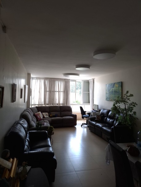 דירת 4 חדרים ענקית עם פוטנציאל חלוקה ברזיאל, נתניה-1
