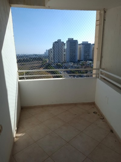 🌅 למכירה! 3 חד' מסודרת ברחוב הארי, נתניה ⭐