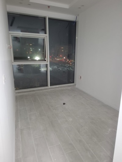 🏢 למכירה! משרד 4 חד' במגדל החלוצים נתניה | השקעה מעולה! 💎-2