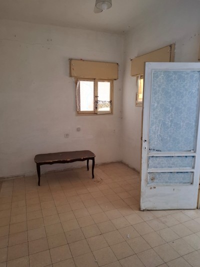 דירת 2.5 חדרים עם פוטנציאל השבחה גבוה במיקום מרכזי בנתניה