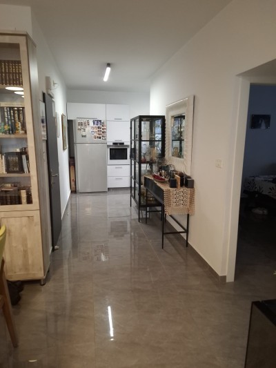 דירת 3 חדרים 85 מ"ר בלבונטין | משופצת | נתניה