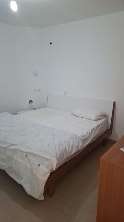 דירת 3 חדרים מרוהטת עם נוף לים להשכרה בברוך רם, נתניה