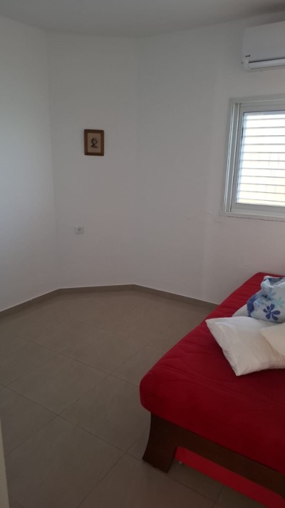 דירת 3 חדרים מרוהטת עם נוף לים להשכרה בברוך רם, נתניה