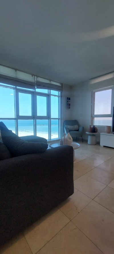 דירת 3 חדרים 76 מ"ר בטרומפלדור | קו ראשון לים | ת"א-2