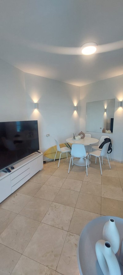 דירת 3 חדרים 76 מ"ר בטרומפלדור | קו ראשון לים | ת"א-3