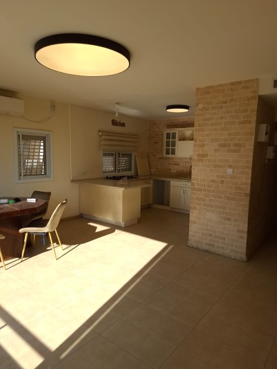 דירת 4 חדרים 100 מ"ר במרכז | משופצת | נתניה