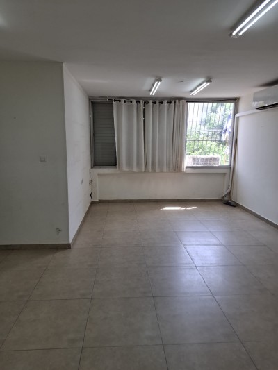 דירת 4 חדרים מסודרת בקריית נורדאו | כניסה מיידית | נתניה-2