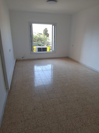 דירת 3 חדרים 68 מ"ר בבן צבי | מצב מעולה | נתניה