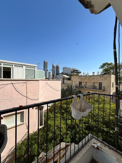 דירת 3 חדרים 72 מ"ר במנדלשטם | משופצת ומוארת | תל אביב-10