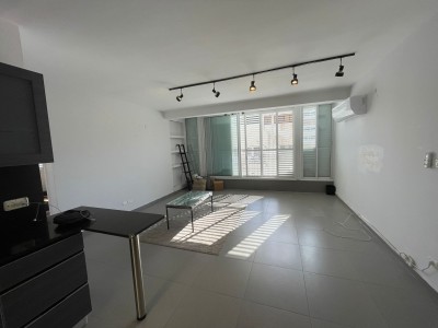 דירת 3 חדרים 72 מ"ר במנדלשטם | משופצת ומוארת | תל אביב-13