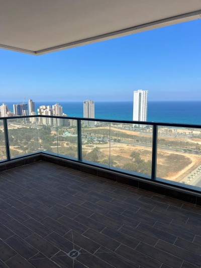 דירת 5 חדרים 145 מ"ר באמנון ליפקין | נוף לים | נתניה