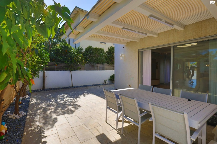 קוטג' 7 חדרים 280 מ"ר 212 מערב | מרתף | אבן יהודה-1