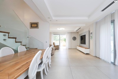 קוטג' 7 חדרים 280 מ"ר 212 מערב | מרתף | אבן יהודה-2