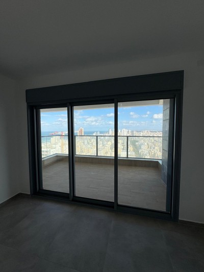 דירת 5 חדרים 130 מ"ר בפרויקט הצוק | נוף לים | נתניה