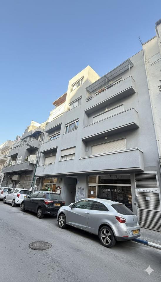 למכירה מתווך !! רחוב החלוצים.