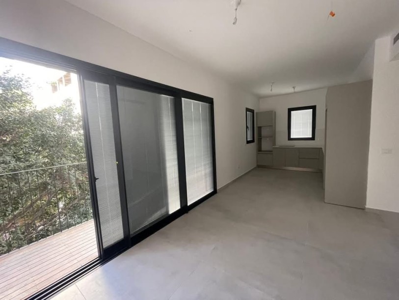 להשכרה מתווך !! רחוב: בכובשים אלנבי-8