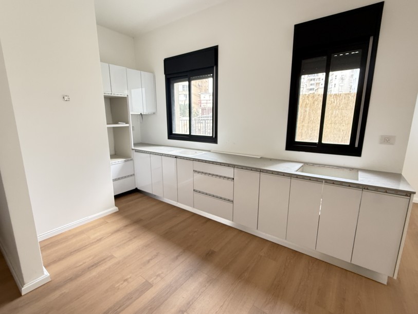 ✨ למכירה | דירת גן – במרחק צעדים מהים | נתניה ✨-1