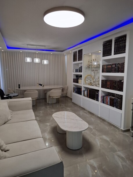 דירת 3 חדרים 88 מ"ר בלבונטין | משופצת ומעלית | נתניה-1