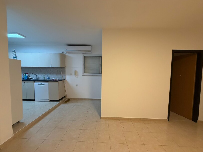 דירת 4.5 חדרים 112 מ"ר בהלפרין | חנייה ומעלית | נתניה-0