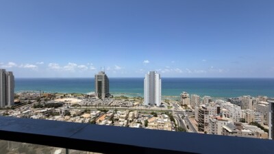 להשכרה דירה 5 חד בשדרות בן אב"י 6 נתניה