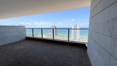 להשכרה דירה 5 חד בשדרות בן אב"י 6 נתניה